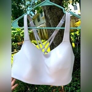▶️ Lululemon ◀️ White Clasp Bra. Size 38 D.